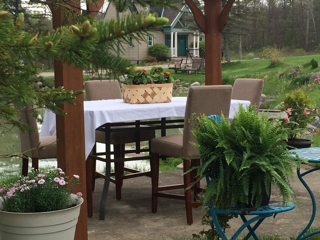 Spruce Hill Inn & Cottages Mansfield Esterno foto